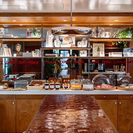 ホテル La Conversation パリ